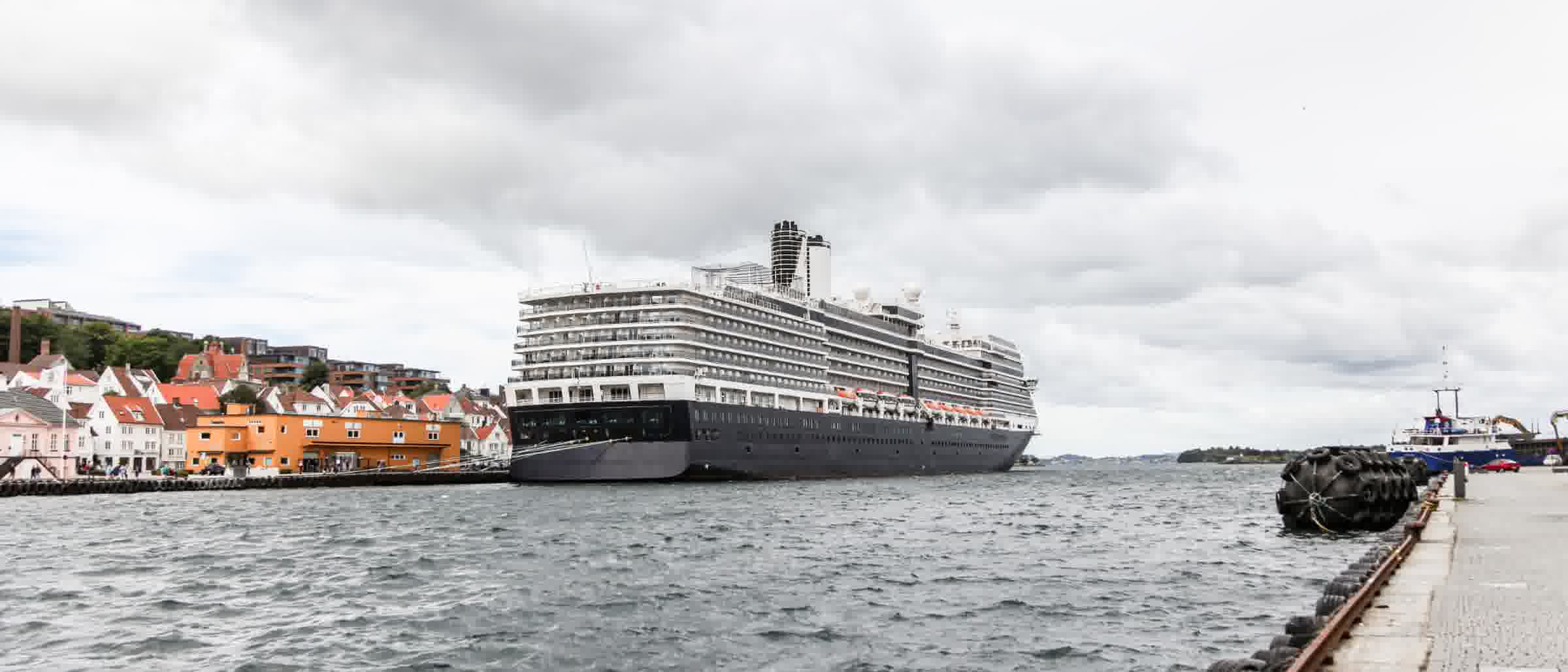 Cruiseskip til kai i Stavanger havn
